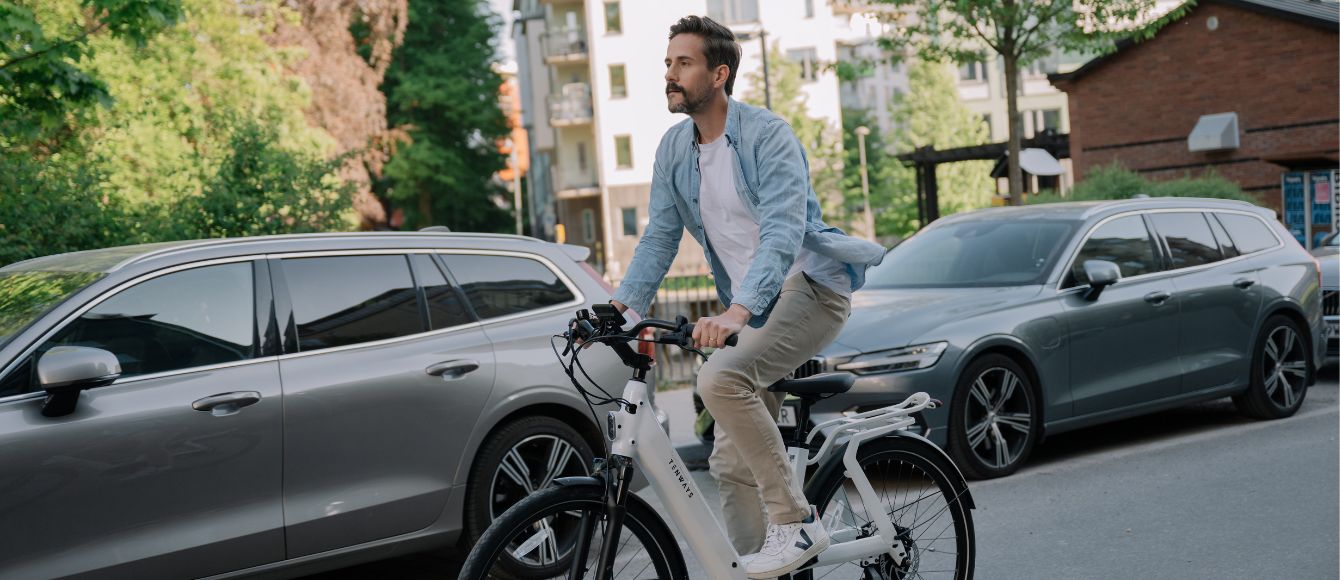 Fietsen in de stad met e-bike met middenmotor