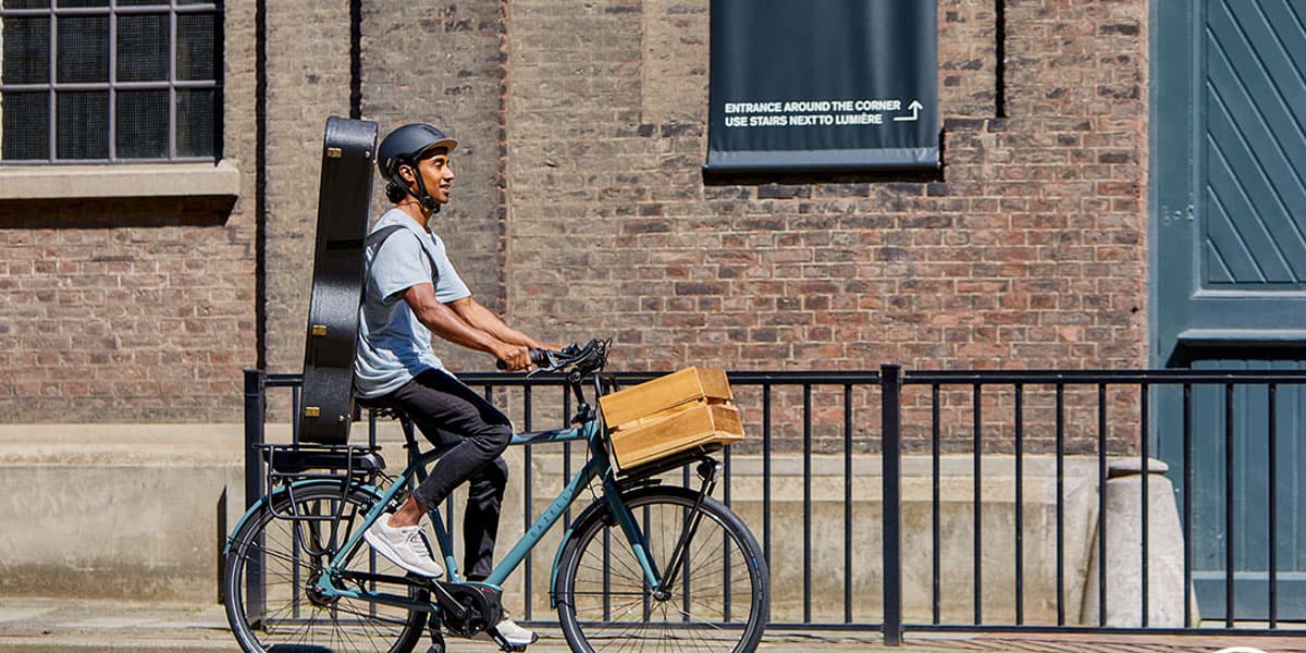 Man op Transport e-bike